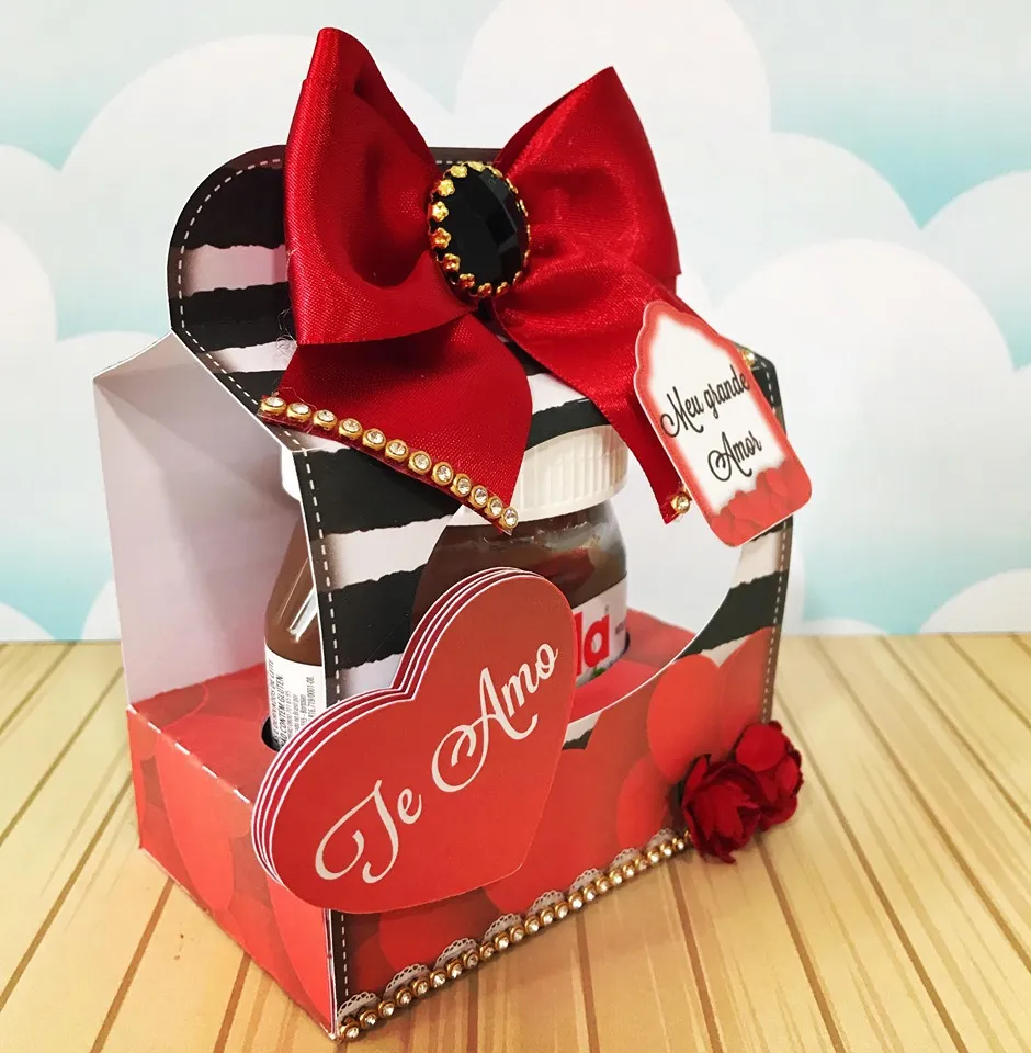 Molde de topo de bolo temático enfeites dia dos namorados nos formatos Studio e PDF para decoração de festas e impressão em alta resolução.