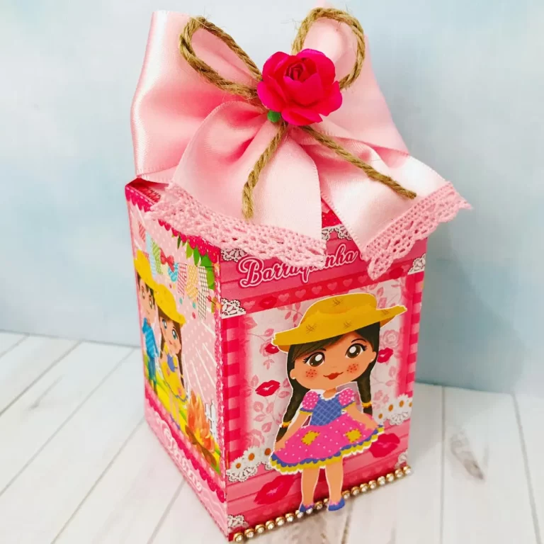 Arquivo para topo de bolo e papelaria tema festa junina aniversário infantil rosa nos formatos Studio e PDF, pronto para imprimir e recortar com alta qualidade.