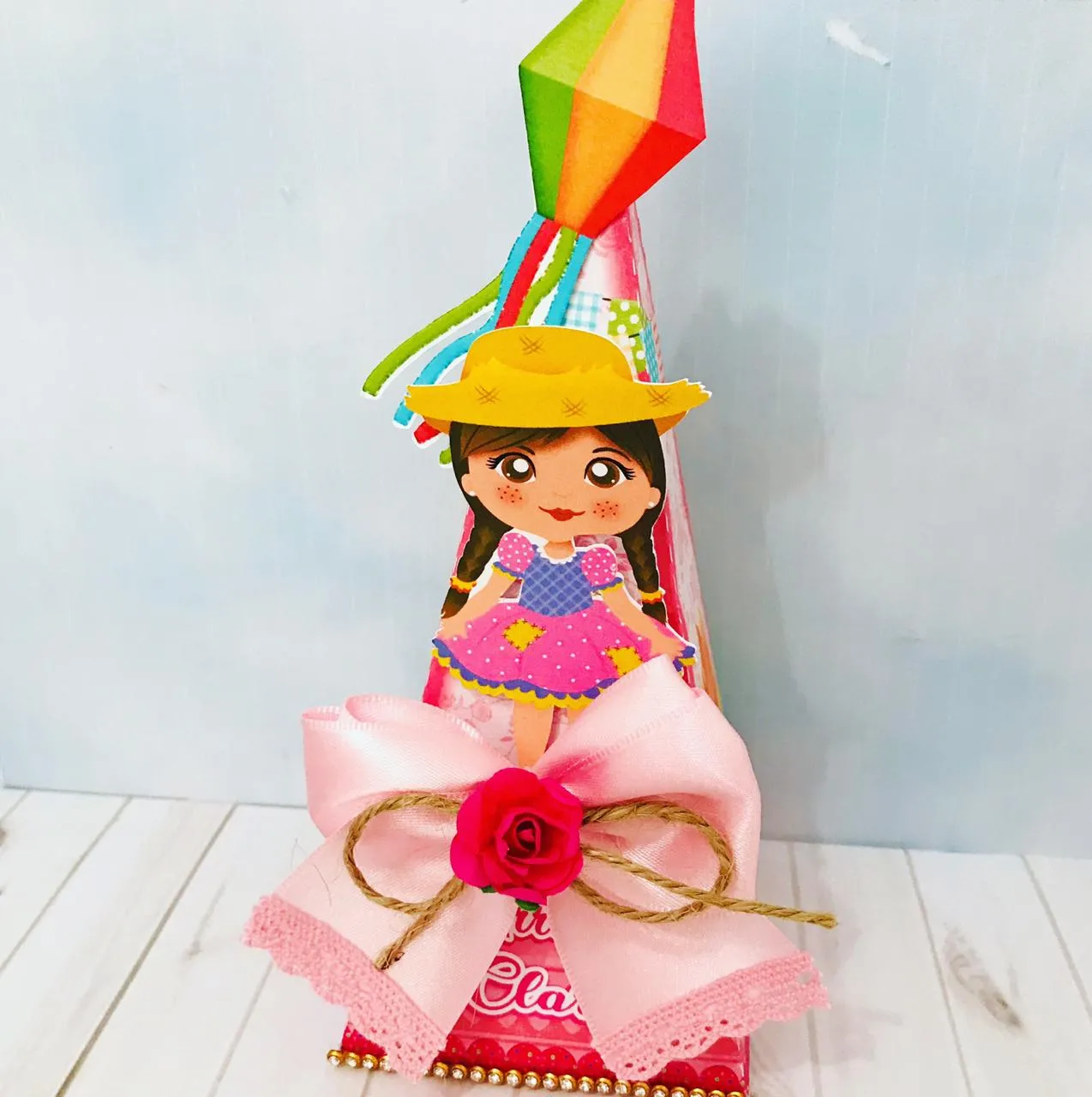 Arquivo de corte digital tema Festa Junina aniversário infantil rosa nos formatos Studio e PDF para máquinas Silhouette ou tesoura, ideal para personalizados de luxo.