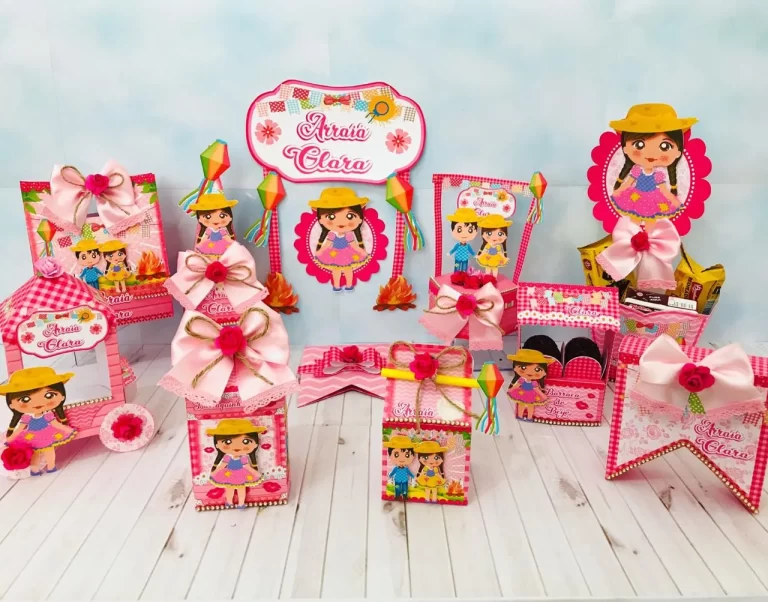 Molde de topo de bolo temático festa junina aniversário infantil rosa nos formatos Studio e PDF para decoração de festas e impressão em alta resolução.