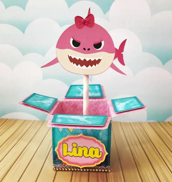 Topper de bolo tema Baby Shark em arquivo digital pronto para imprimir e cortar.