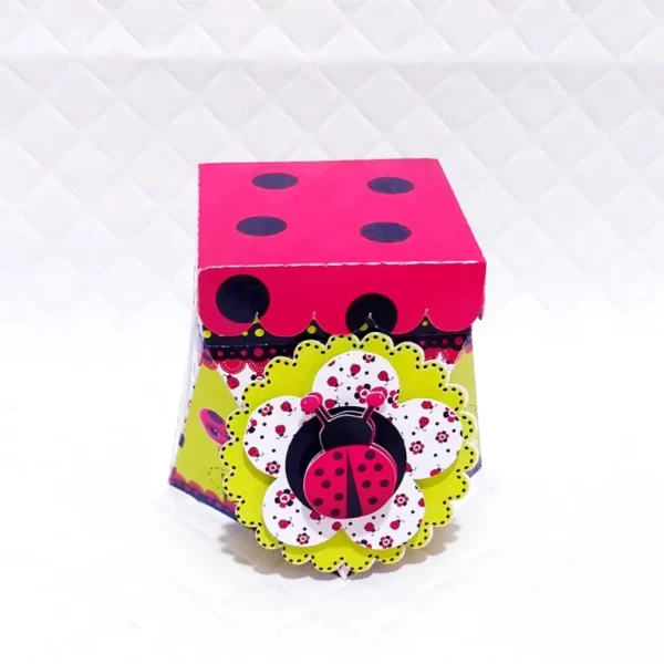Kit digital de festa de aniversário Ladybug com elementos de decoração em PDF e Studio.