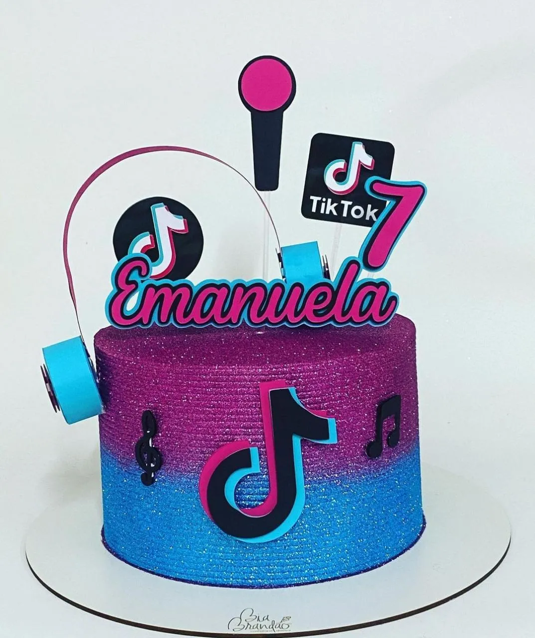 Topo de Bolo Tik Tok Feminino Studio