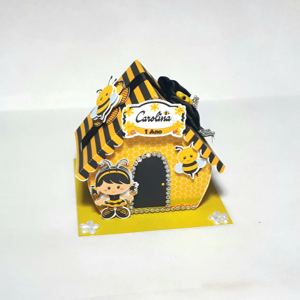 Topper de bolo e elementos de decoração tema abelhinha prontos para recortar no Studio.