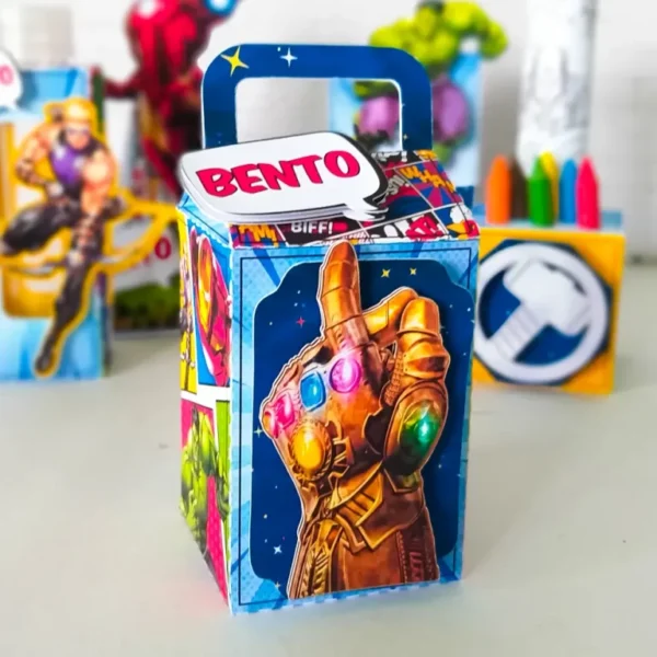 Itens de aniversário e elementos de decoração tema Avengers prontos para imprimir e recortar.