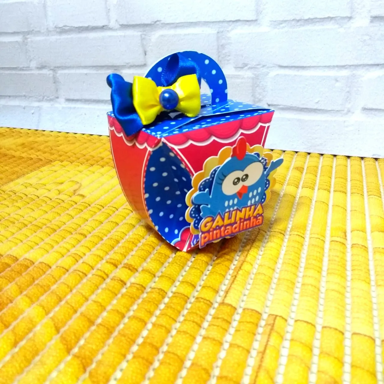 Topo de bolo para imprimir do aniversário tema Galinha Pintadinha em formato digital Studio.