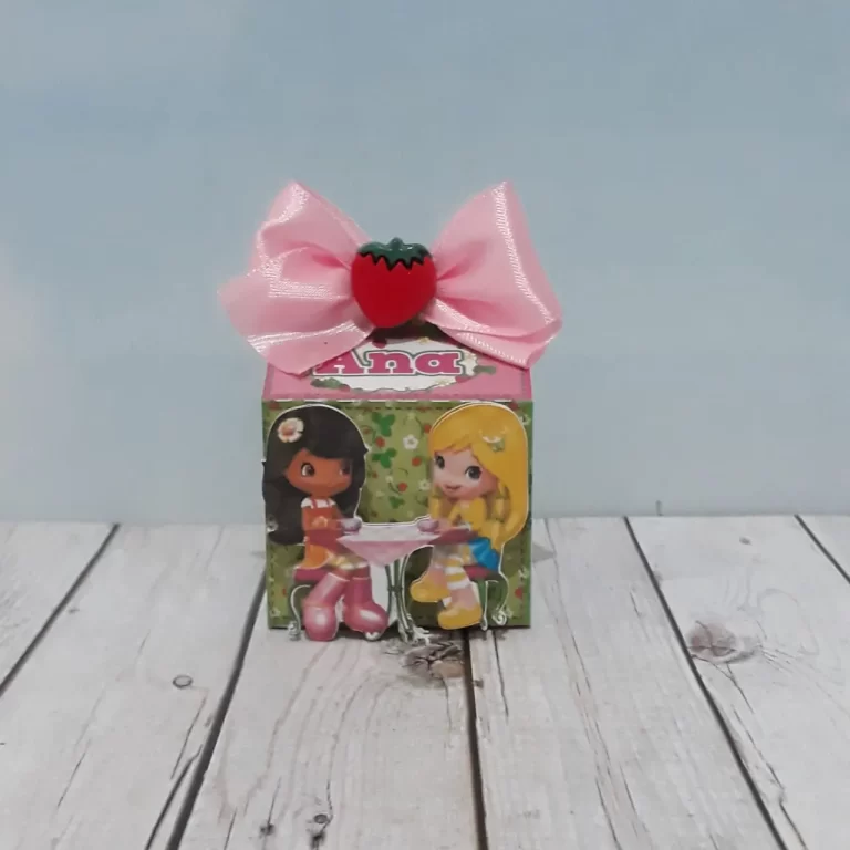 Moldes digitais com morangos e flores em Studio e PDF para aniversário tema Moranguinho.