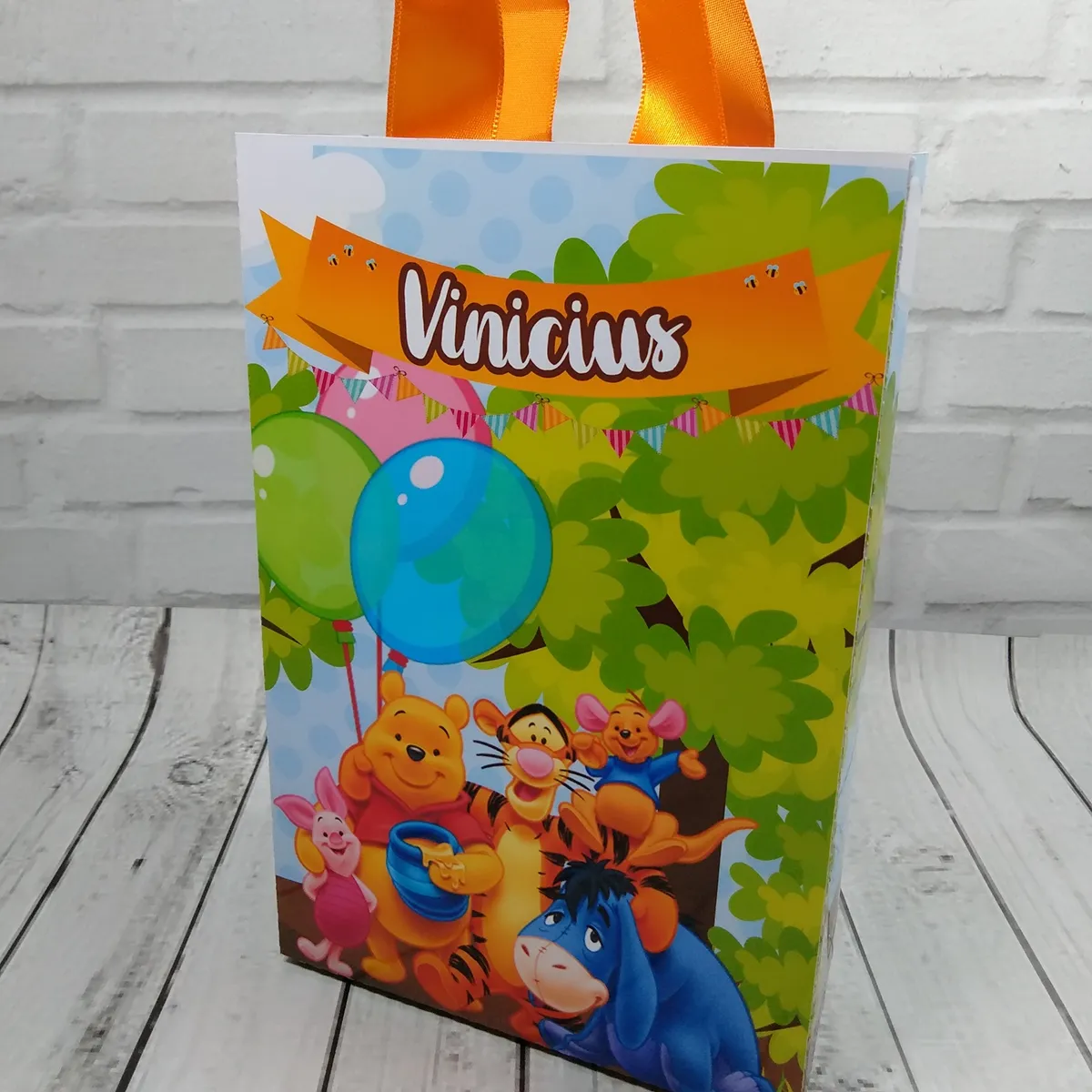 Caixinhas personalizadas e apliques do Ursinho Pooh prontos para recortar nos formatos Studio e PDF.