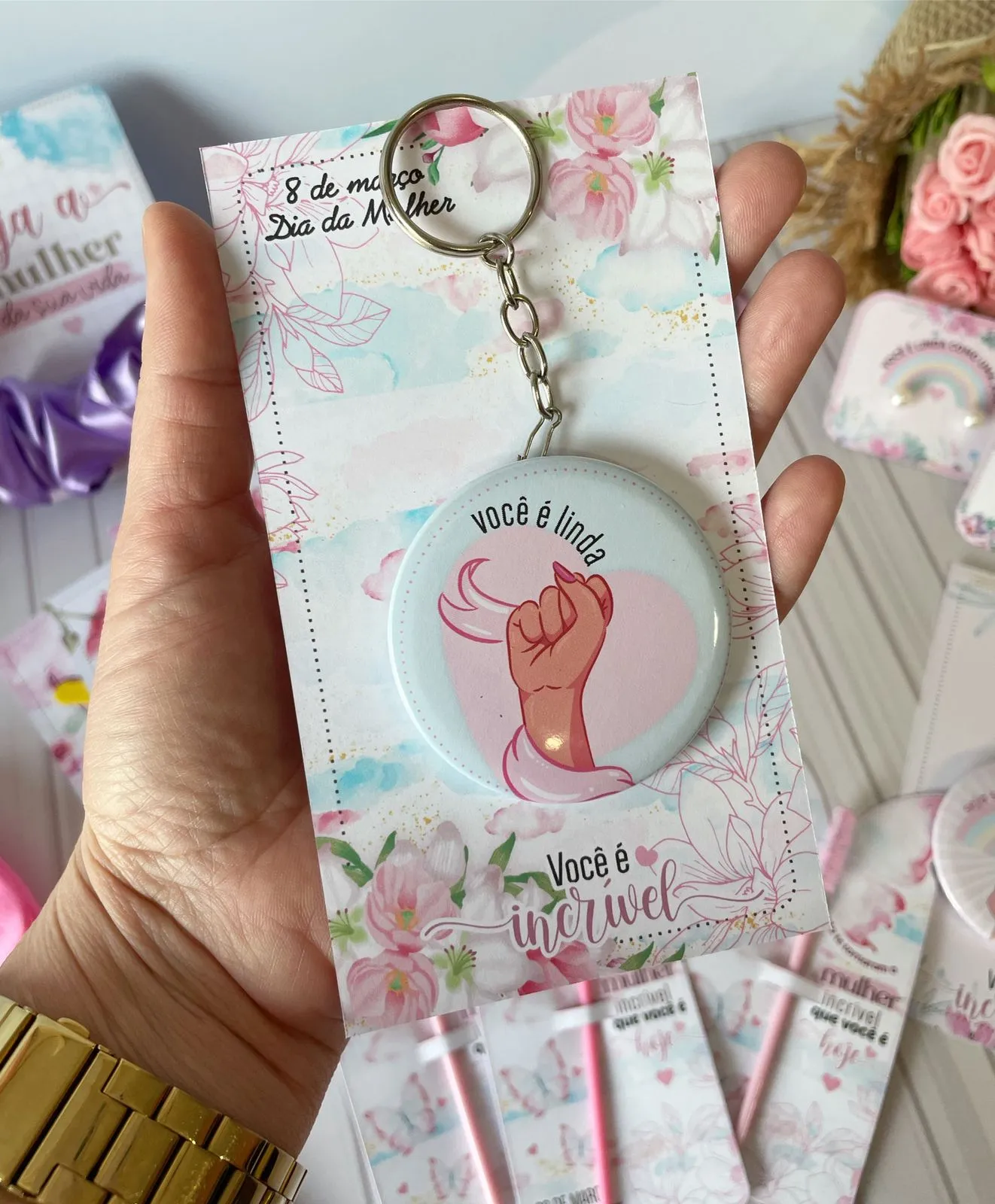 Artes digitais com frases motivacionais e florais para Bloquinho Dia da Mulher em formatos PDF e PNG.