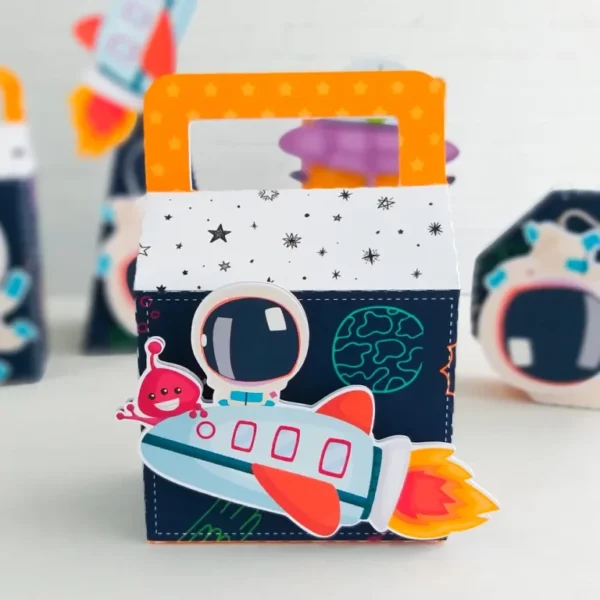 Elementos decorativos do tema Astronauta em arquivos digitais de corte nos formatos Studio e PDF para recortar.
