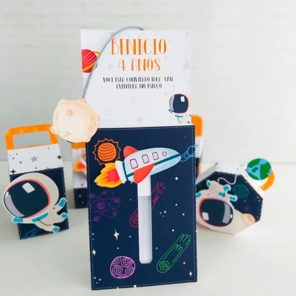 Moldes digitais de caixas e mimos no tema Astronauta nos formatos Studio e PDF para scrapfesta.