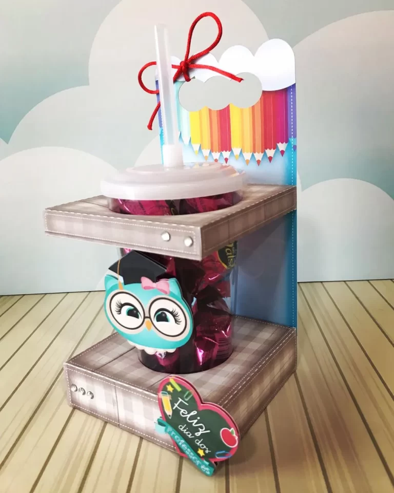 Caixinhas personalizadas e mimos para o Dia dos Professores prontos para recortar nos formatos Studio, PNG e PDF.
