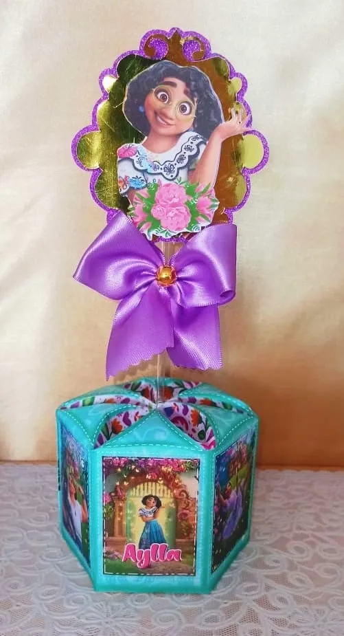 Kit de arquivos digitais para personalizados de aniversário tema Encanto com corte digital e manual.