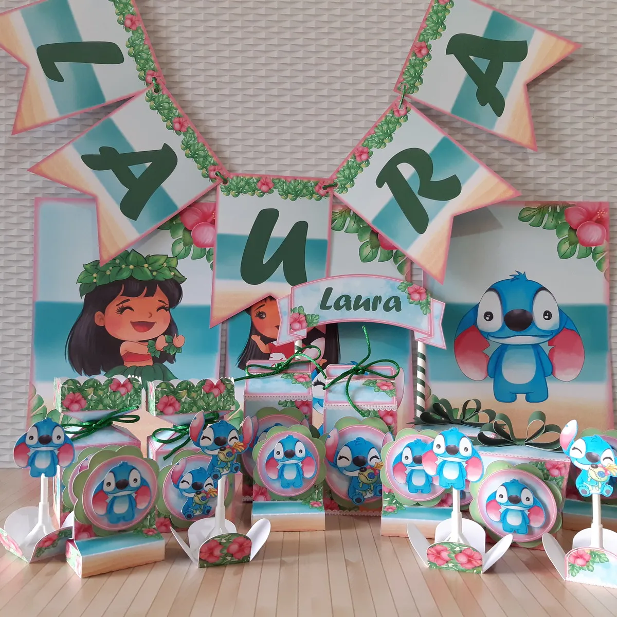 Kit digital de personalizados do tema Lilo e Stitch nos formatos Silhouette Studio, PNG e PDF.