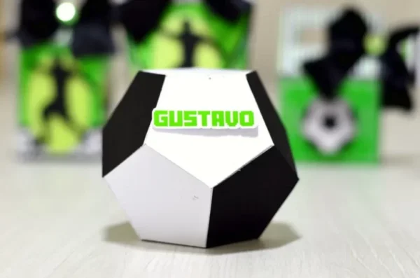 Itens personalizados para festa infantil de futebol em arquivo digital Studio, PNG e PDF.