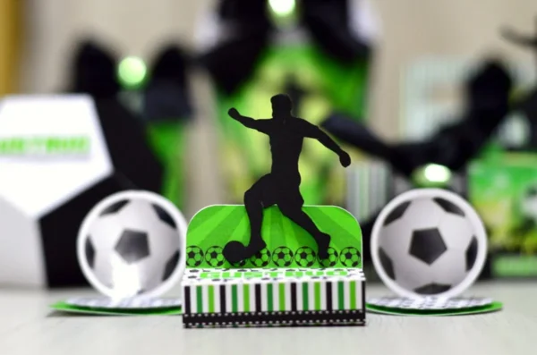 Topper de bolo e elementos de decoração tema futebol prontos para imprimir e recortar.
