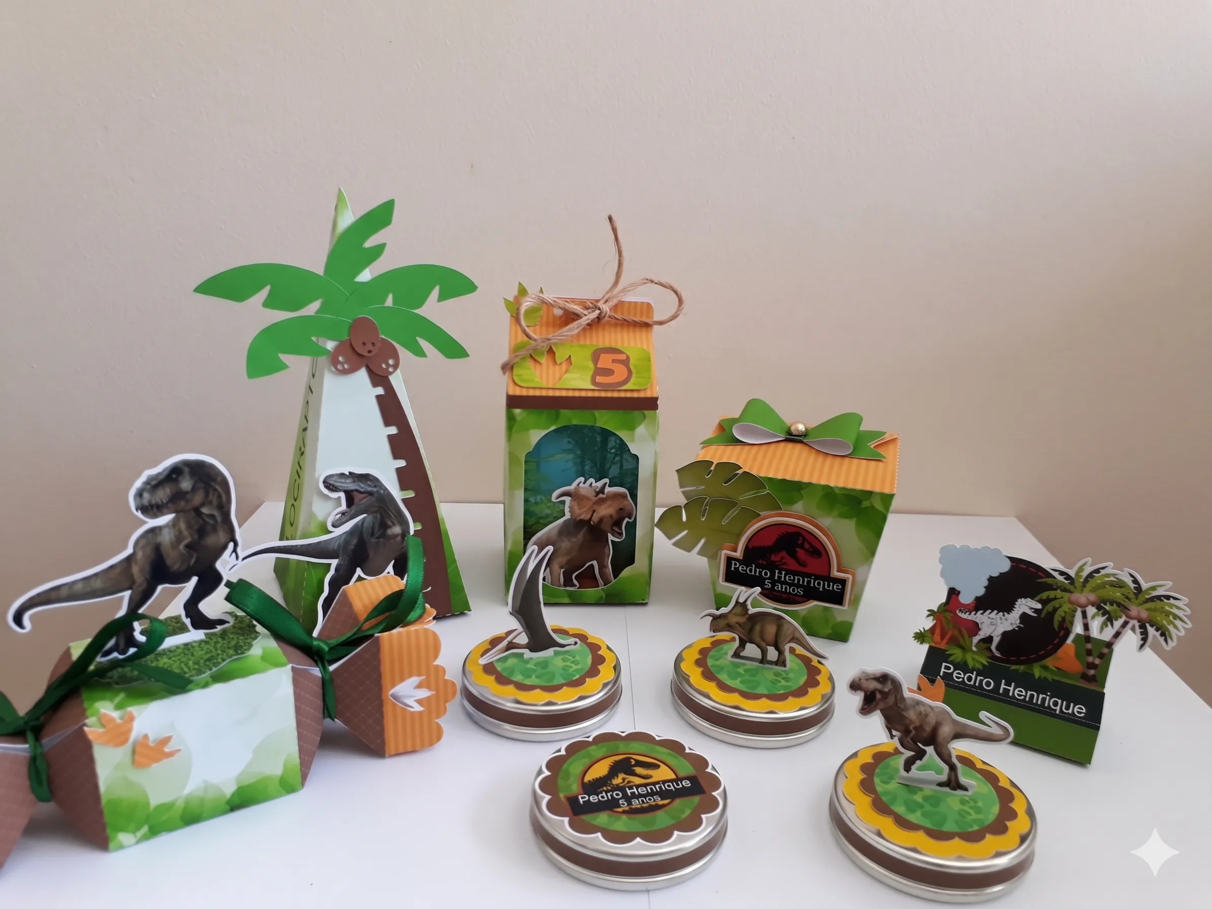 Arquivo digital de personalizados do Jurassic Park no formato Silhouette Studio para scrapfesta.
