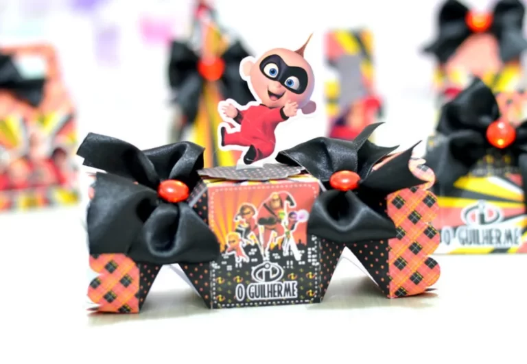 Itens personalizados para decoração de aniversário Os Incríveis em arquivo digital Studio.