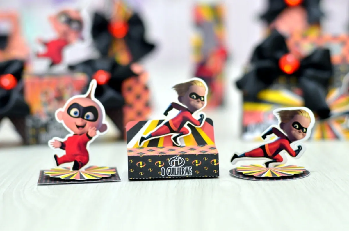 Design de corte para festa de aniversário no tema Os Incríveis em formato Studio.
