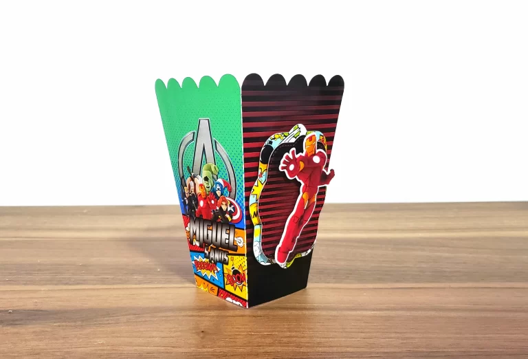 Arquivo digital para personalizados de aniversário tema Vingadores com corte digital e manual.