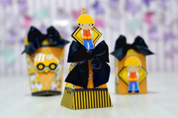 Topper de bolo e elementos de decoração tema construção civil prontos para recortar no Studio.