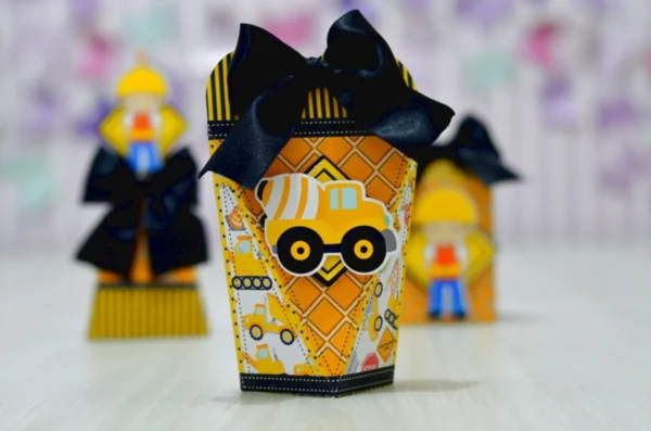 Design de corte para festa de aniversário no tema construção civil em formato Studio.