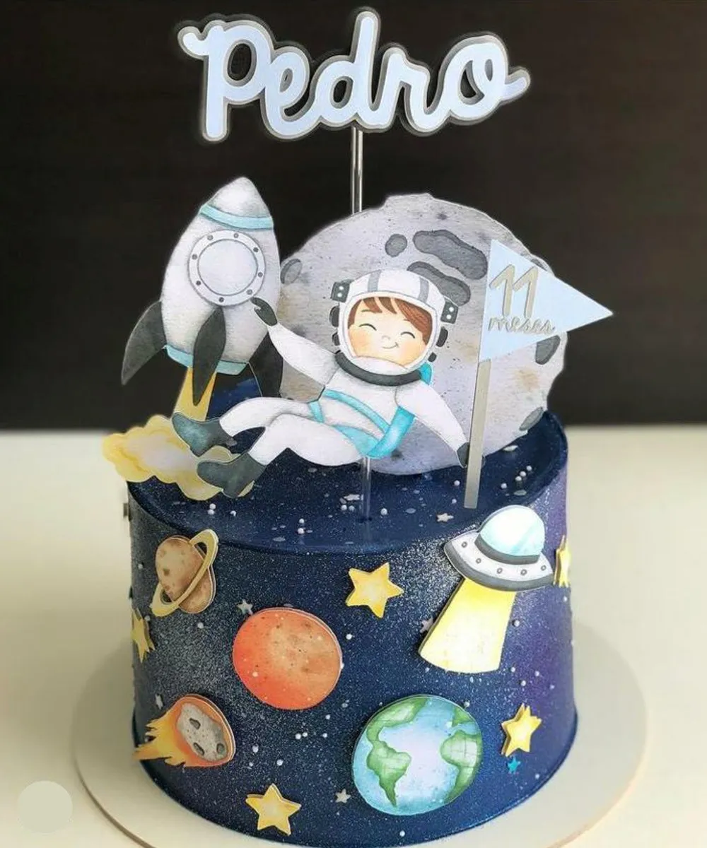 Topo de bolo para imprimir do tema Astronauta em formato Studio para decoração de festa infantil.