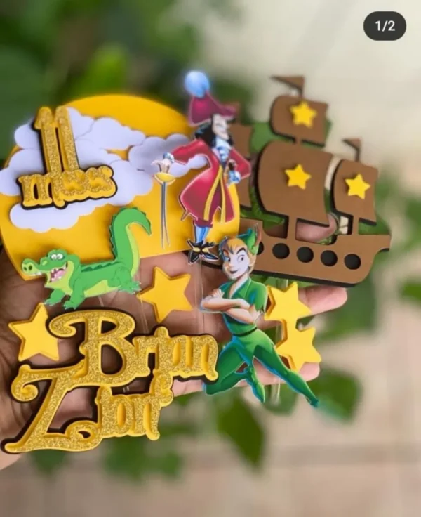 Topo de bolo para imprimir do tema Peter Pan em formato Studio para decoração de festa infantil.