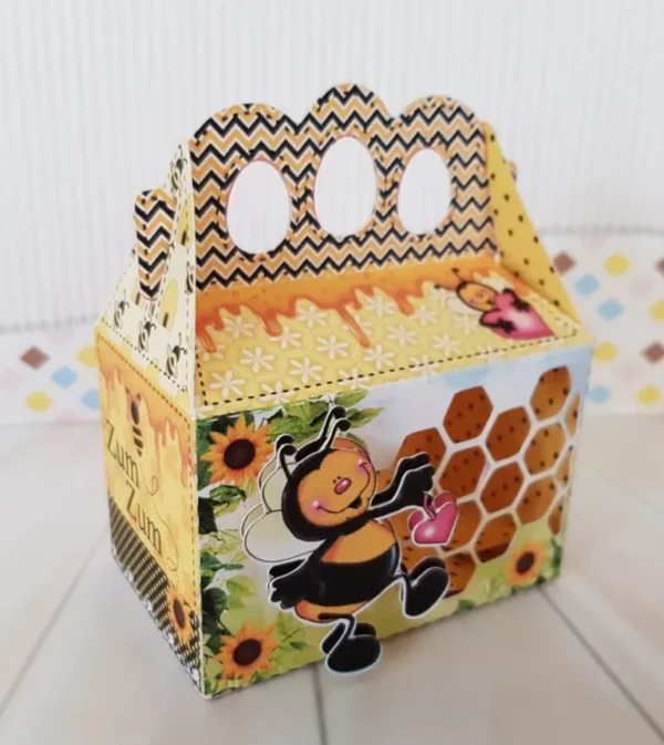 Kit de arquivos digitais para personalizados de aniversário tema Abelhinha com corte digital e manual.