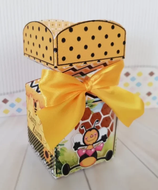 Itens personalizados para aniversário Abelhinha em arquivo digital Studio e PDF.