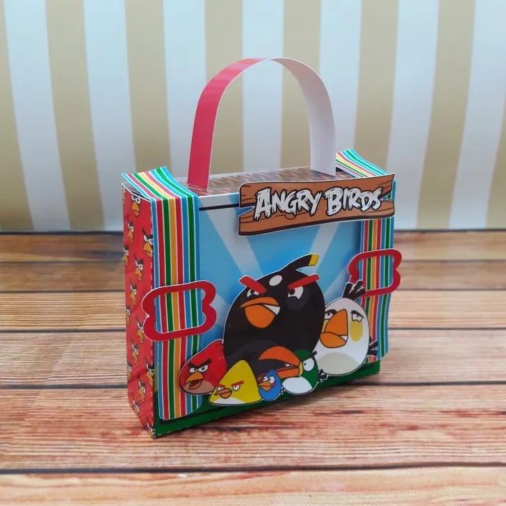 Moldes digitais com elementos do jogo Angry Birds e caixas de madeira em Studio e PDF para o tema Angry Birds.