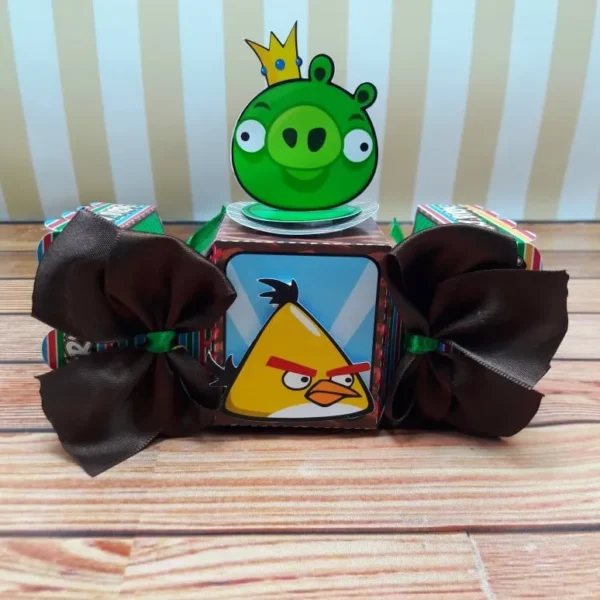 Arquivos de corte para caixas e lembrancinhas do tema Angry Birds em formatos Studio e PDF para Silhouette ou tesoura.