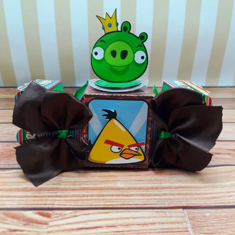 Arquivos de corte para caixas e lembrancinhas do tema Angry Birds em formatos Studio e PDF para Silhouette ou tesoura.