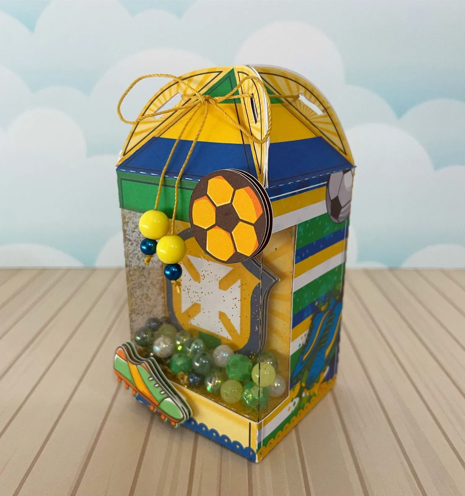 Topo de bolo verde e amarelo com estrelas para imprimir e recortar em Studio, PNG e PDF.