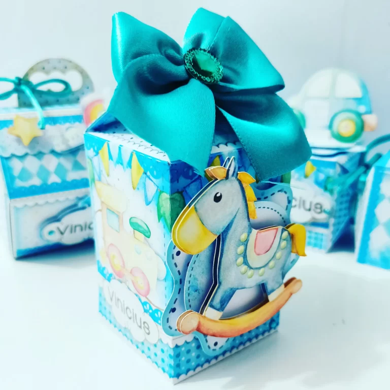 Caixinhas personalizadas e apliques de brinquedos clássicos prontos para recortar nos formatos Studio e PDF.