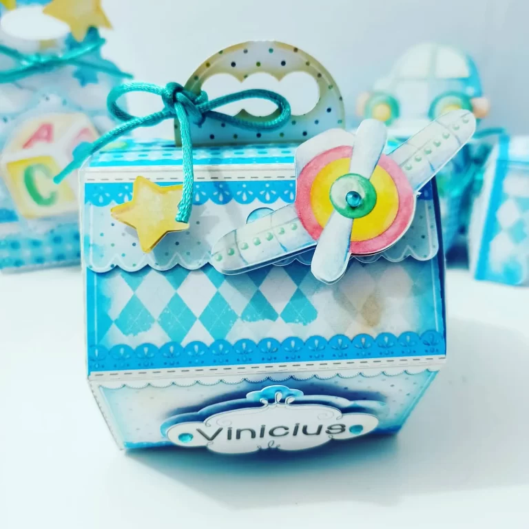 Enfeites de mesa, tags e apliques de brinquedos antigos prontos para recortar em formatos Studio e PDF.