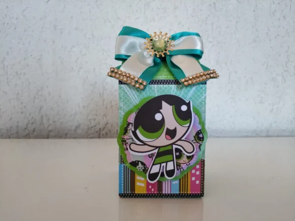 Kit de arquivos digitais para personalizados de aniversário tema Docinho com corte digital e manual.