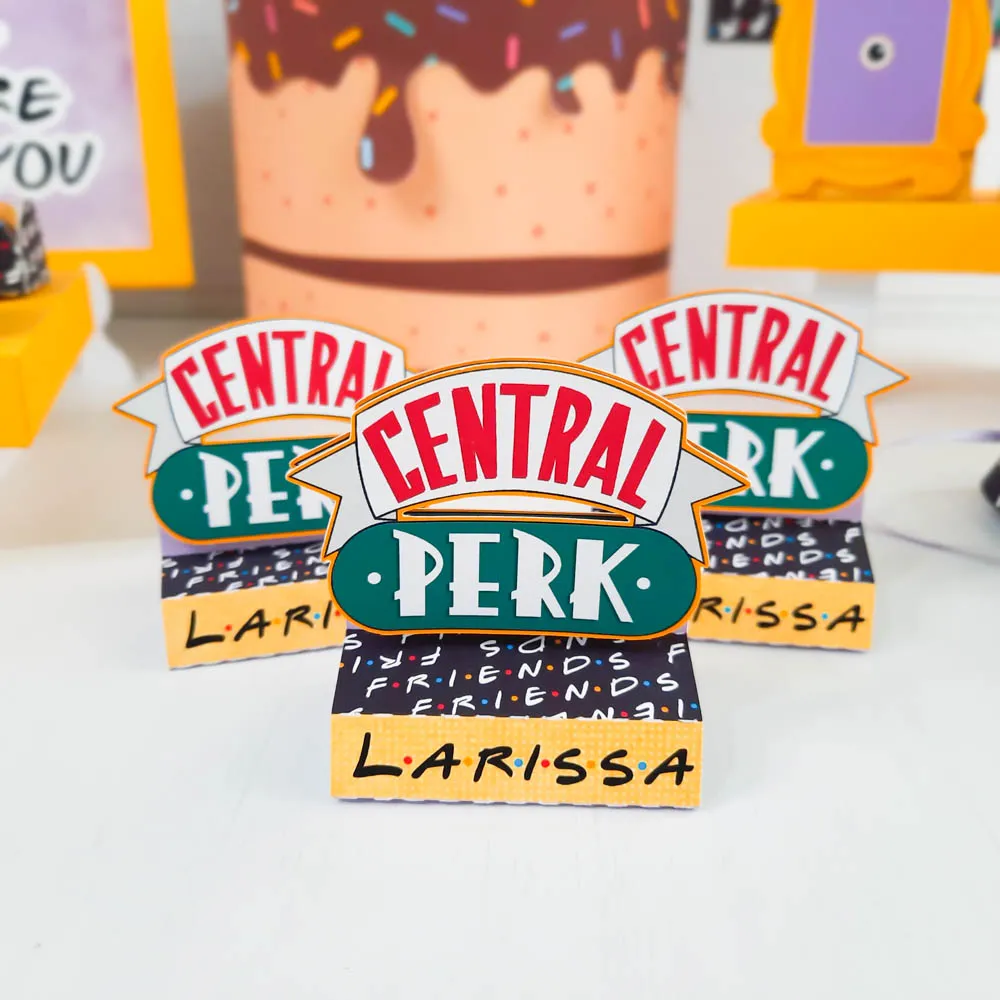 Design de corte para festa de aniversário no tema Friends em Studio e PDF.
