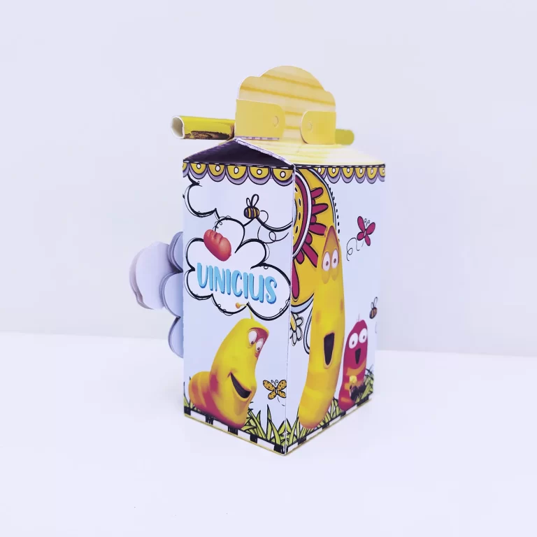 Itens personalizados para aniversário Larva em arquivo digital Studio, PNG e PDF.