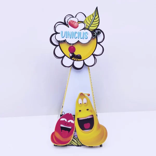 Topper de bolo e elementos de decoração tema Larva prontos para imprimir e recortar em Studio e PDF.