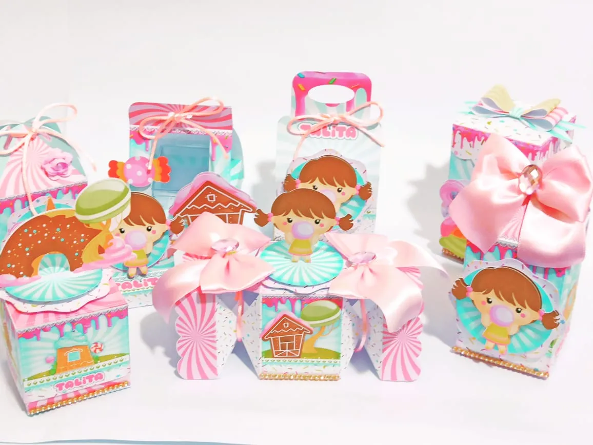 Kit digital de personalizados no tema Mundo dos Doces e Confeitaria nos formatos Silhouette Studio e PDF.