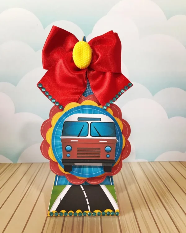 Design de corte para festa de aniversário no tema Ônibus em Studio, PNG e PDF.