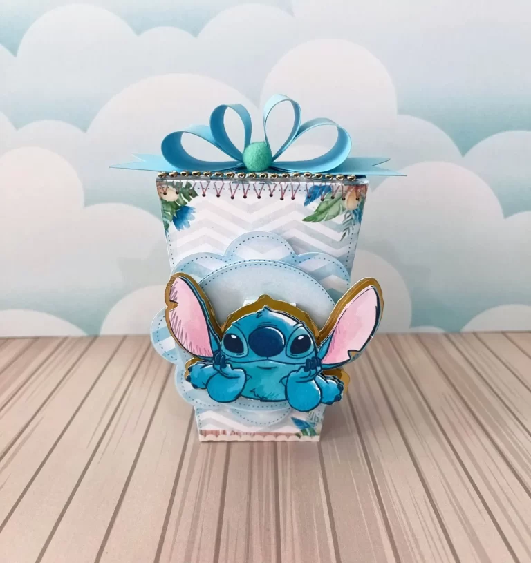 Enfeites, tags e embalagens de presente do Stitch nos formatos Studio, PNG e PDF.