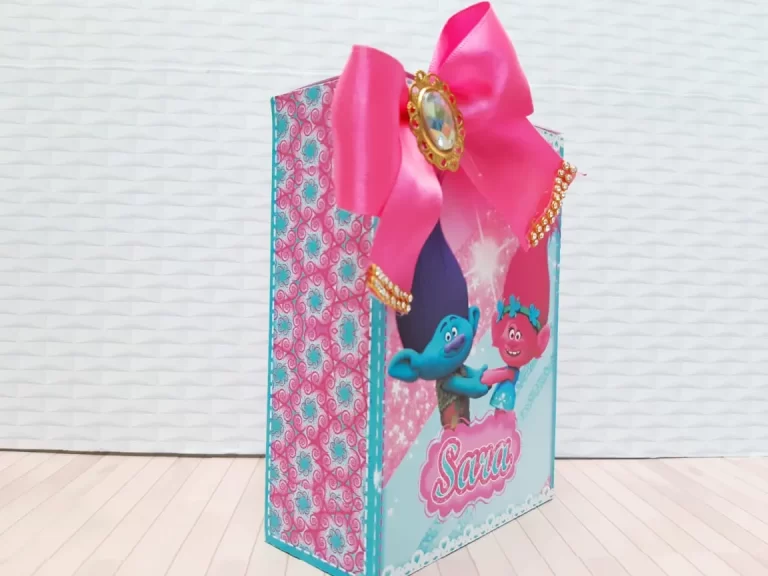 Moldes práticos de scrapfesta para personalizados do tema Trolls em formatos Studio, PNG e PDF.