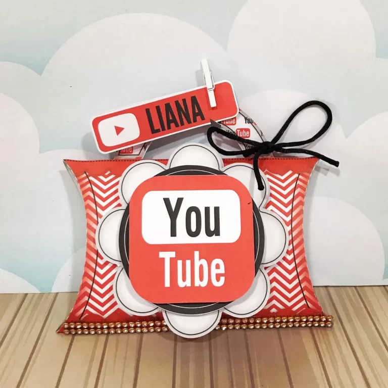 Moldes digitais com elementos tecnológicos e botões de redes sociais em Studio, PNG e PDF para o tema Youtube.