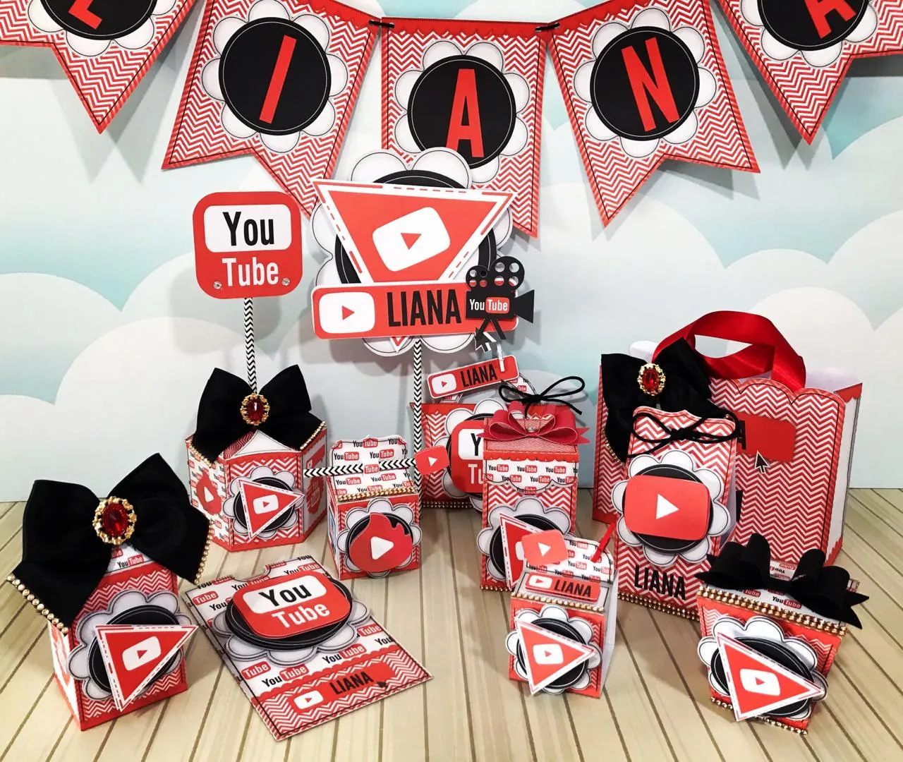 Kit digital de personalizados no tema Youtube nos formatos Studio, PNG e PDF para scrapfesta.