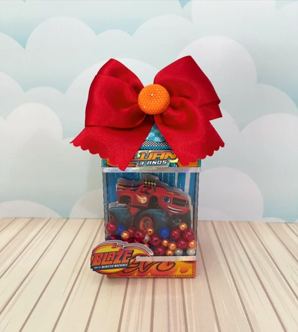 Topper de bolo e elementos de decoração tema Blaze e os Monster Machine prontos para imprimir e recortar em Studio, PNG e PDF.