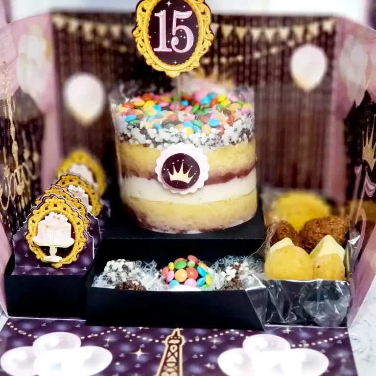 Caixa cenário decorativa de 15 anos com camadas para recorte nos formatos Studio e PDF.