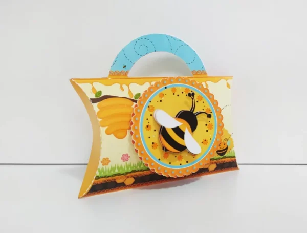Itens personalizados para decoração de aniversário Abelhinha em arquivo digital Studio e PDF.