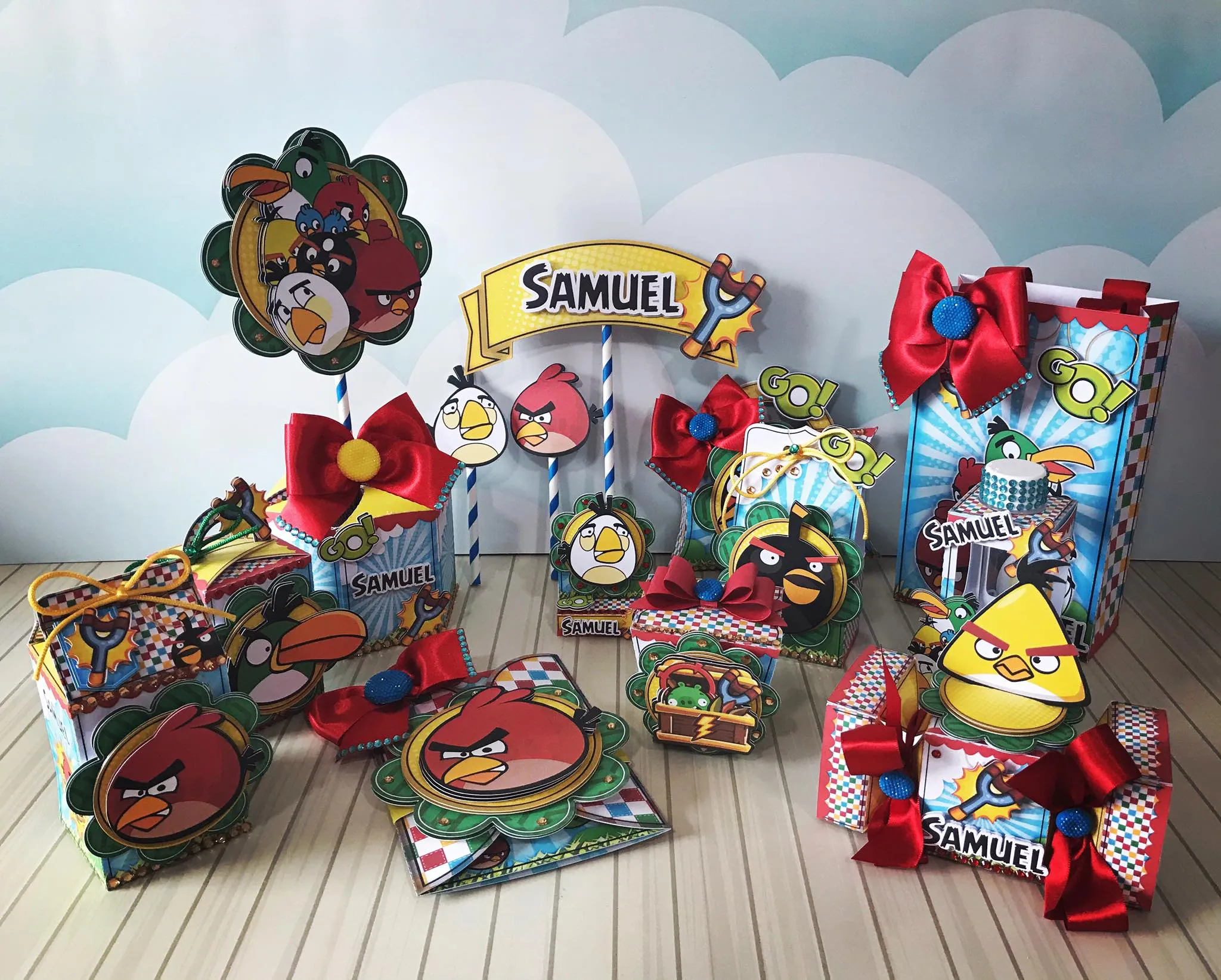 Centro de mesa personalizado dos personagens do Angry Birds nos formatos Studio, PNG e PDF para scrapfesta.